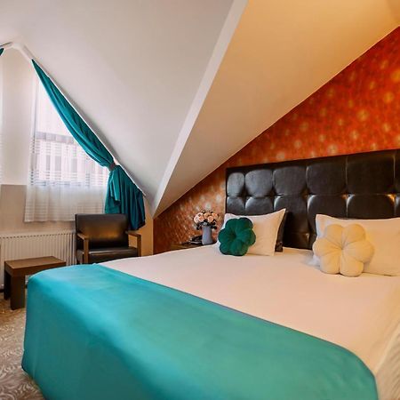 Highway Otel Elmalik   ภายนอก รูปภาพ