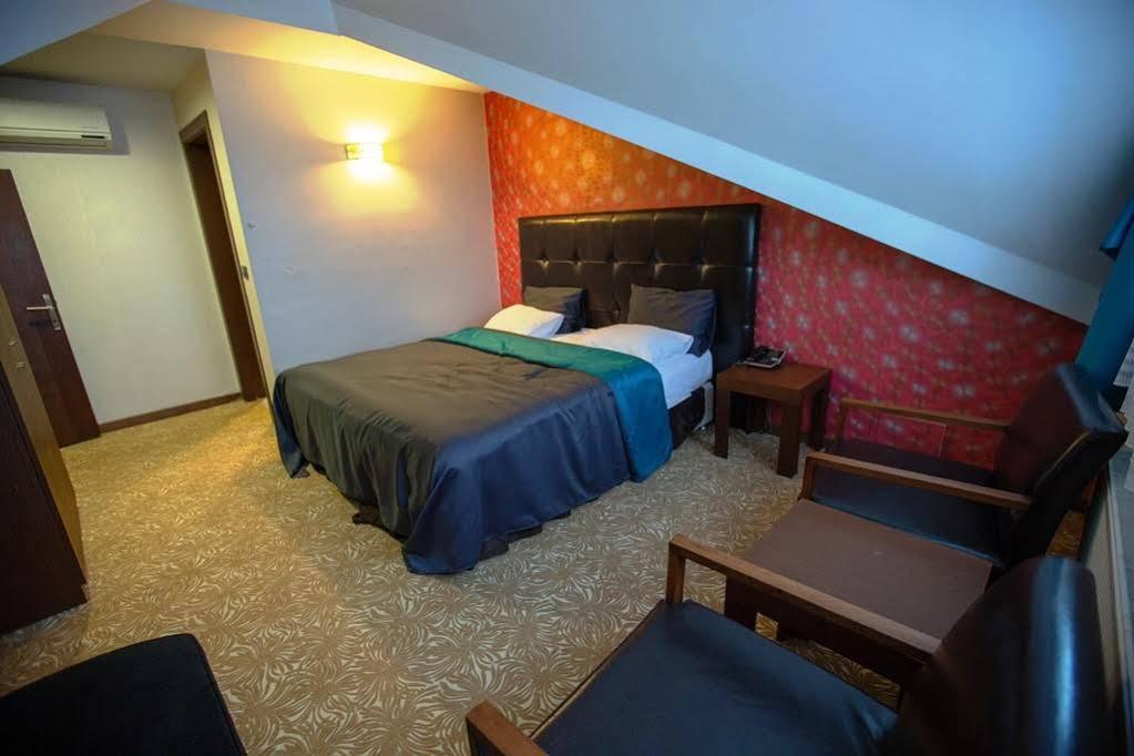 Highway Otel Elmalik   ภายนอก รูปภาพ