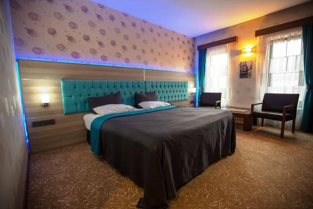 Highway Otel Elmalik   ภายนอก รูปภาพ
