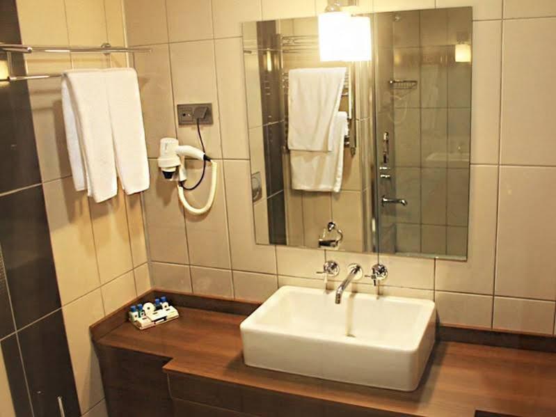 Highway Otel Elmalik   ภายนอก รูปภาพ