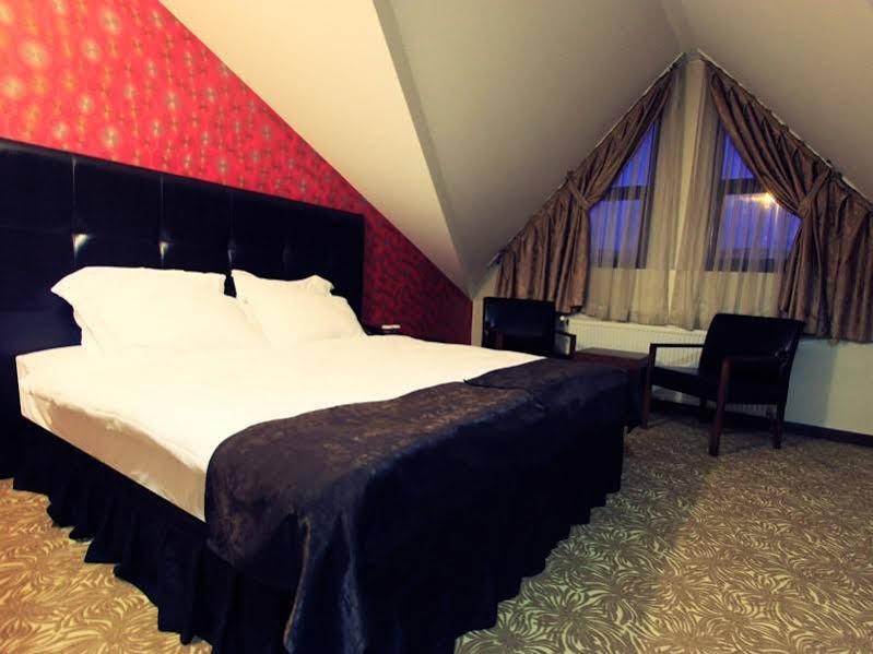 Highway Otel Elmalik   ภายนอก รูปภาพ