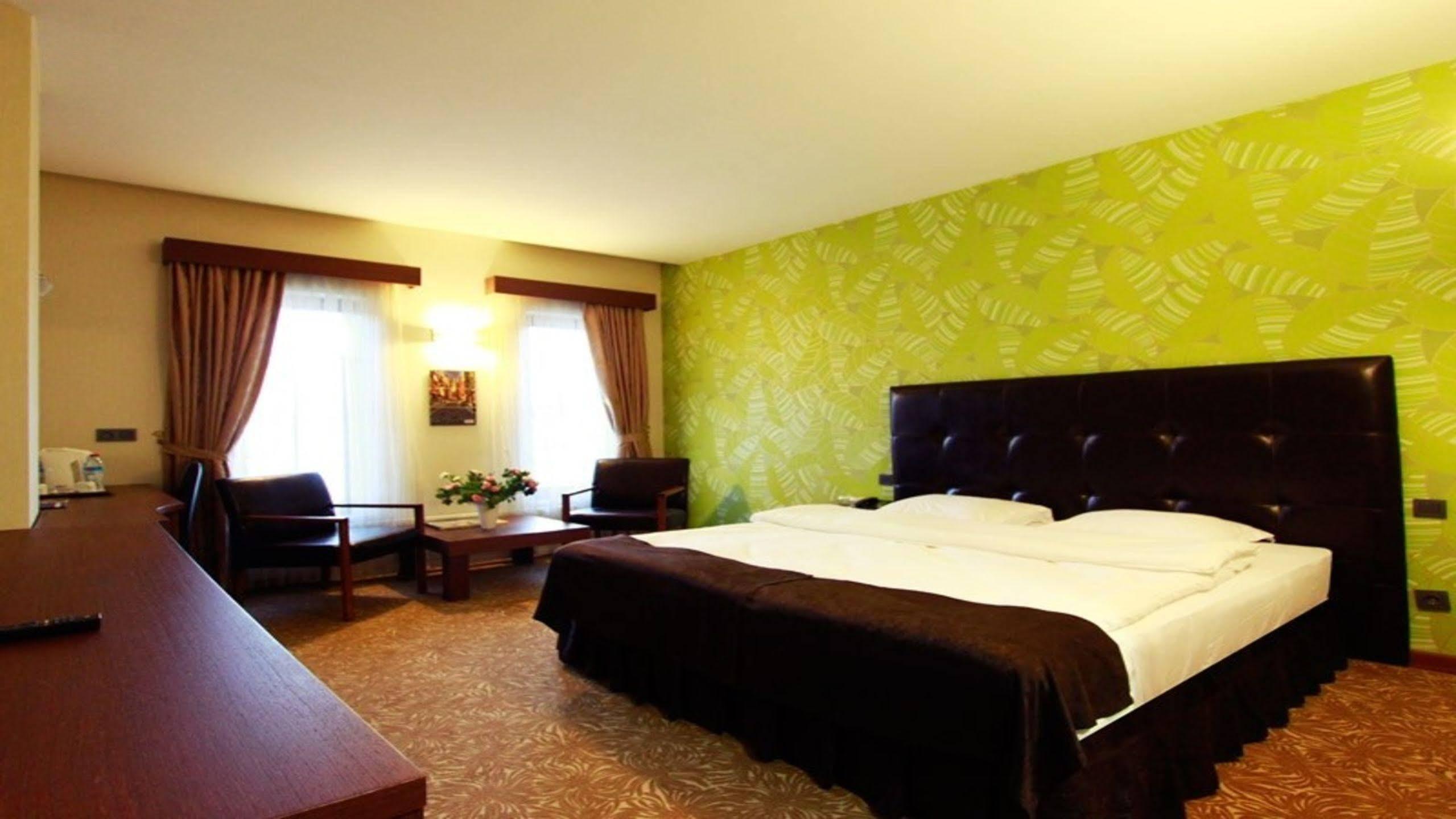Highway Otel Elmalik   ภายนอก รูปภาพ